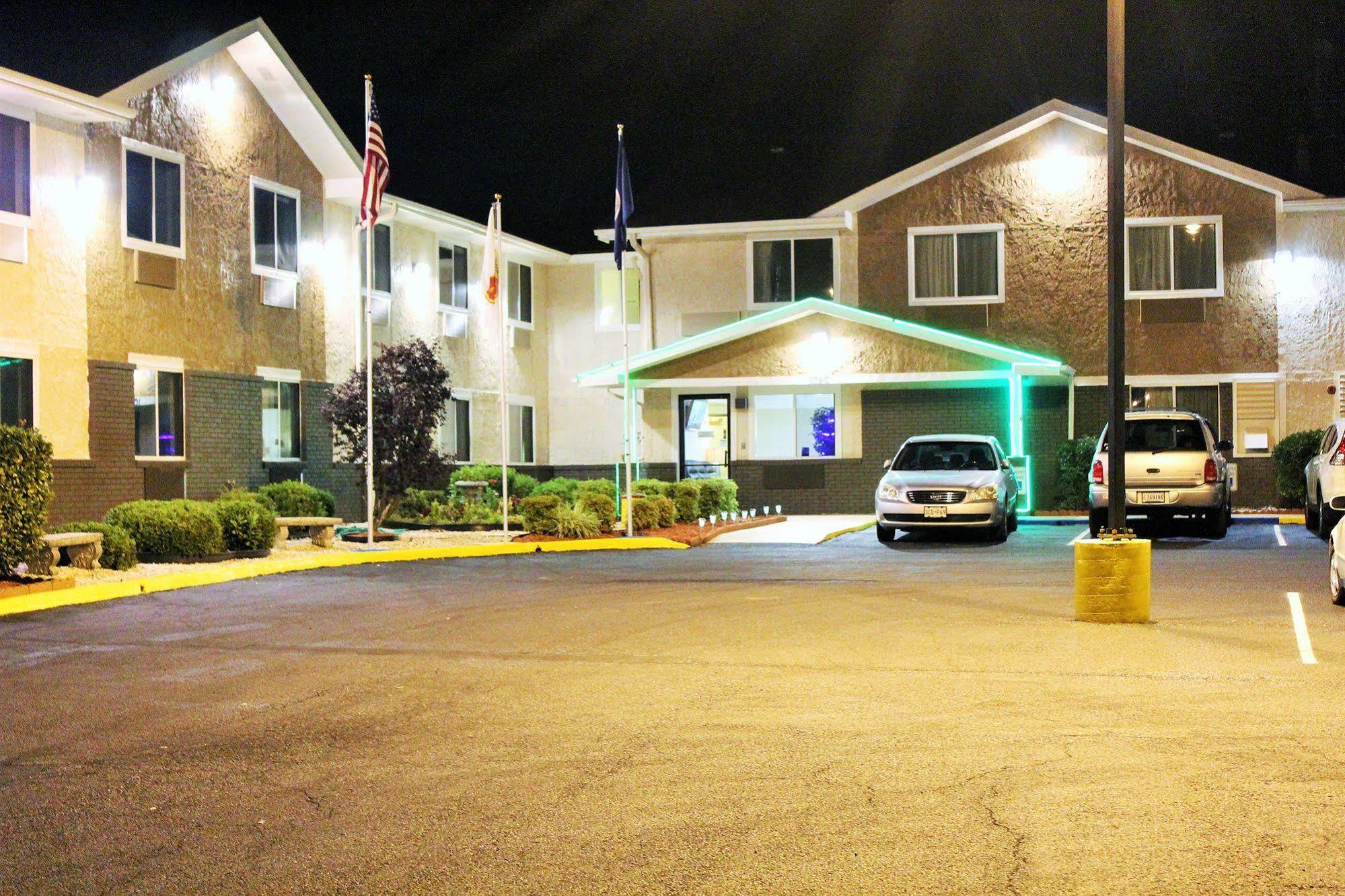 Motel Super 8 By Wyndham South Boston Va Extérieur photo